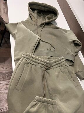 2 piece set thick and cozy size small